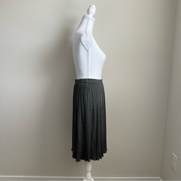 Banana Republic Pleated Knit Midi Skirt XS Gray Elastic Waist Lined Minimalist - Picture 2 of 7